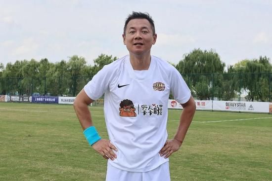 男模脱裤子全身精光gay